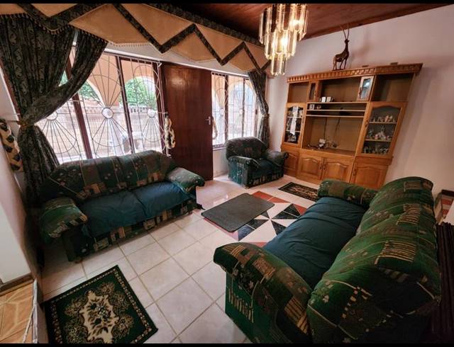 3 BEDROOM PROPERTY TO RENT IN SHALLCROSS